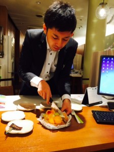 K氏ケーキ入刀